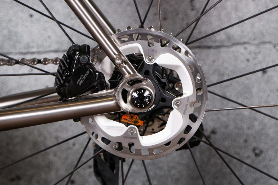 2022 J Guillem Major Shimano 105 Di2 - rear disc brake.jpg