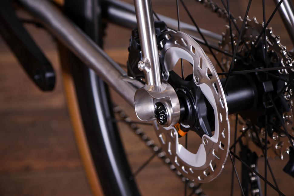 2022 J Guillem Major Shimano 105 Di2 - rear drop out 2.jpg