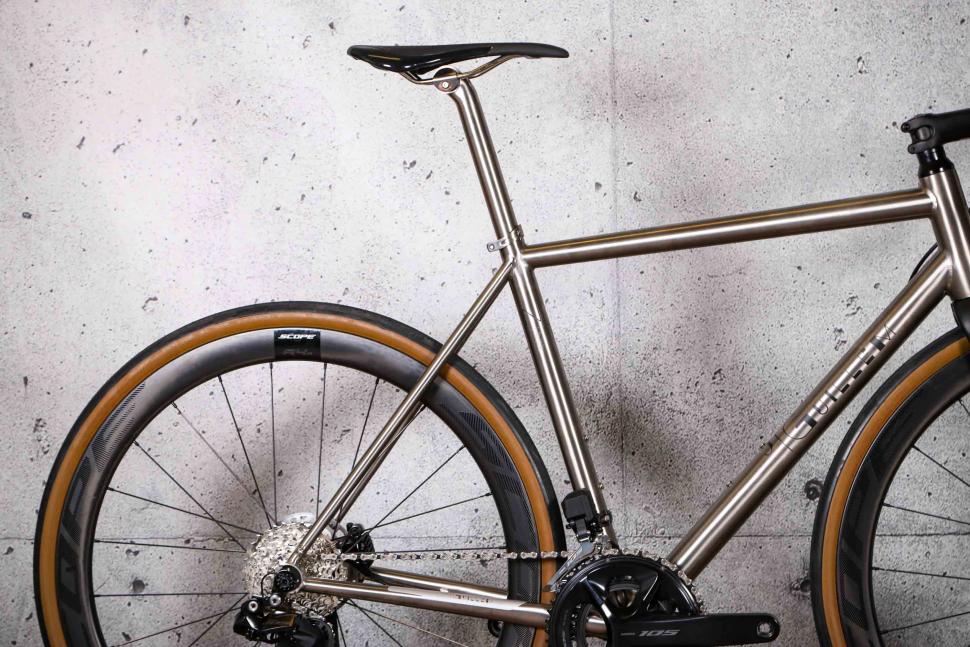 2022 J Guillem Major Shimano 105 Di2 - rear.jpg