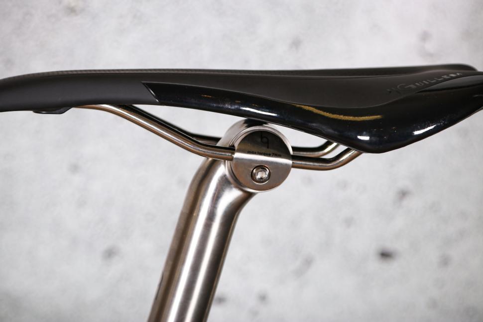 2022 J Guillem Major Shimano 105 Di2 - seat post detail.jpg