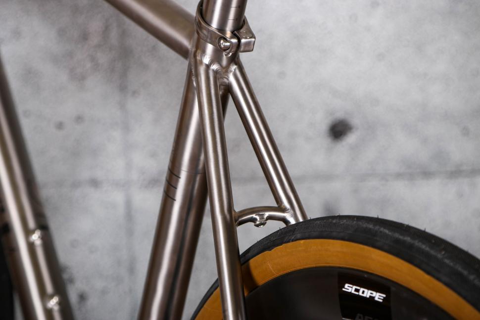 2022 J Guillem Major Shimano 105 Di2 - seat stays.jpg