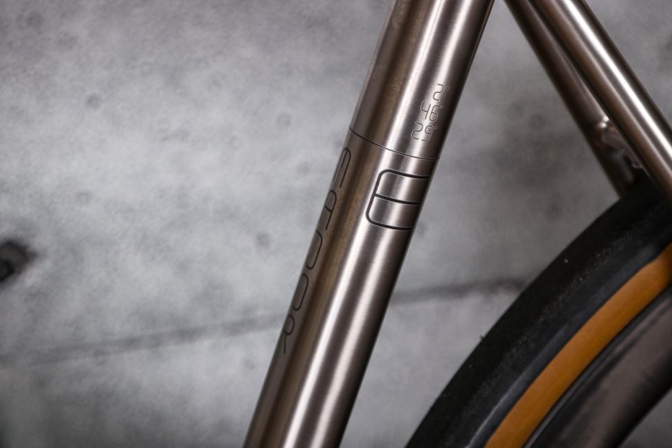 2022 J Guillem Major Shimano 105 Di2 - seat tube detail.jpg