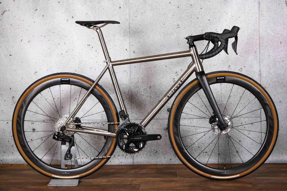 2022 J Guillem Major Shimano 105 Di2.jpg