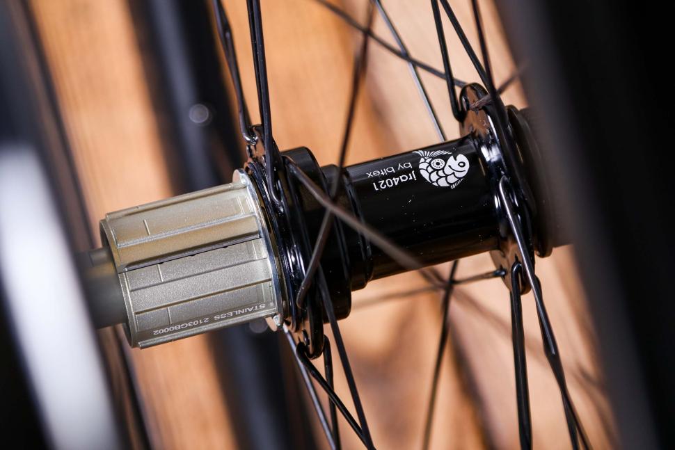 2022 Just Riding Along Mahi Mahi Core disk brake wheels - rear hub 2.jpg