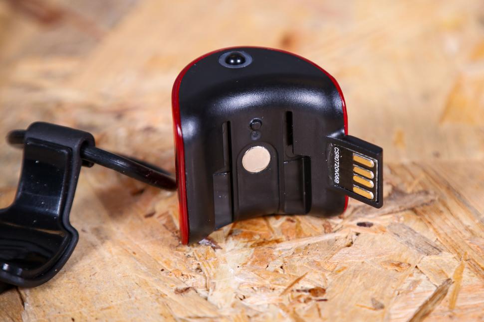 2022 Knog Cobber Lil Light Twinpack - USB charger.jpg