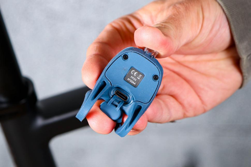 2022 Knog Frog V3 Light Twinpack - USB C port.jpg