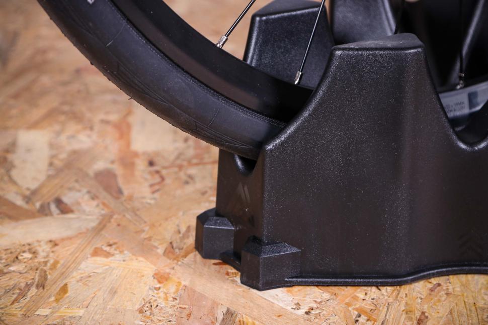 2022 KOM Cycling Indoor Trainer Block - wheel detail.jpg