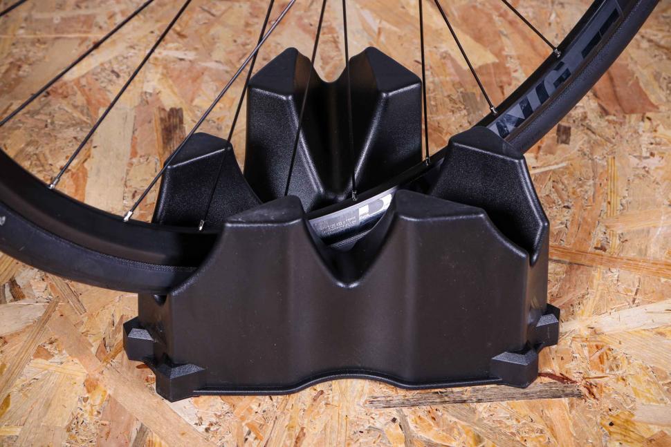 2022 KOM Cycling Indoor Trainer Block - wheel in.jpg