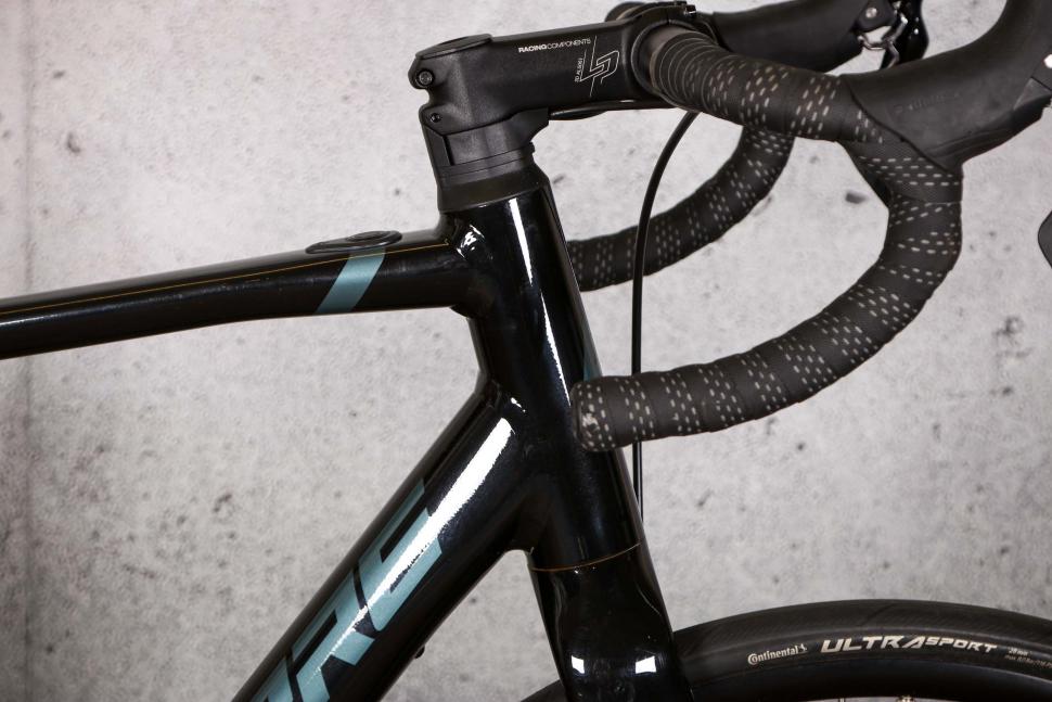 2022 Lapierre e-Sensium 5.2 - head tube.jpg