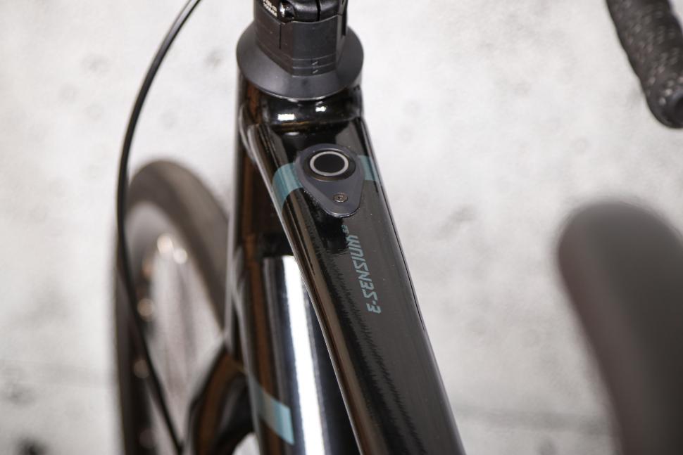 2022 Lapierre e-Sensium 5.2 - power button.jpg