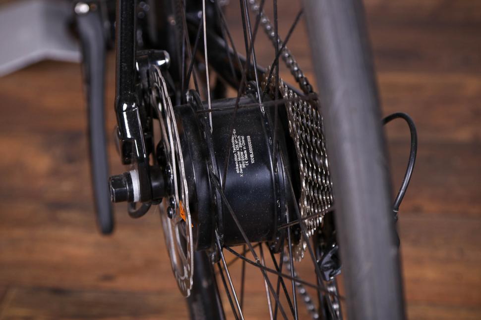 2022 Lapierre e-Sensium 5.2 - rear hub motor 2.jpg