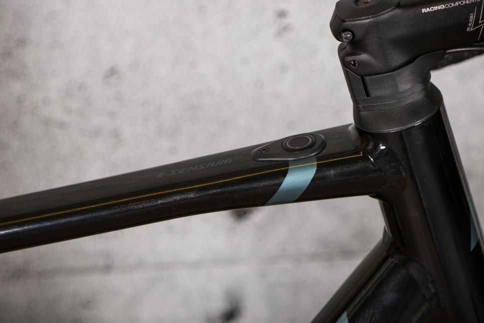 2022 Lapierre e-Sensium 5.2 - top tube.jpg