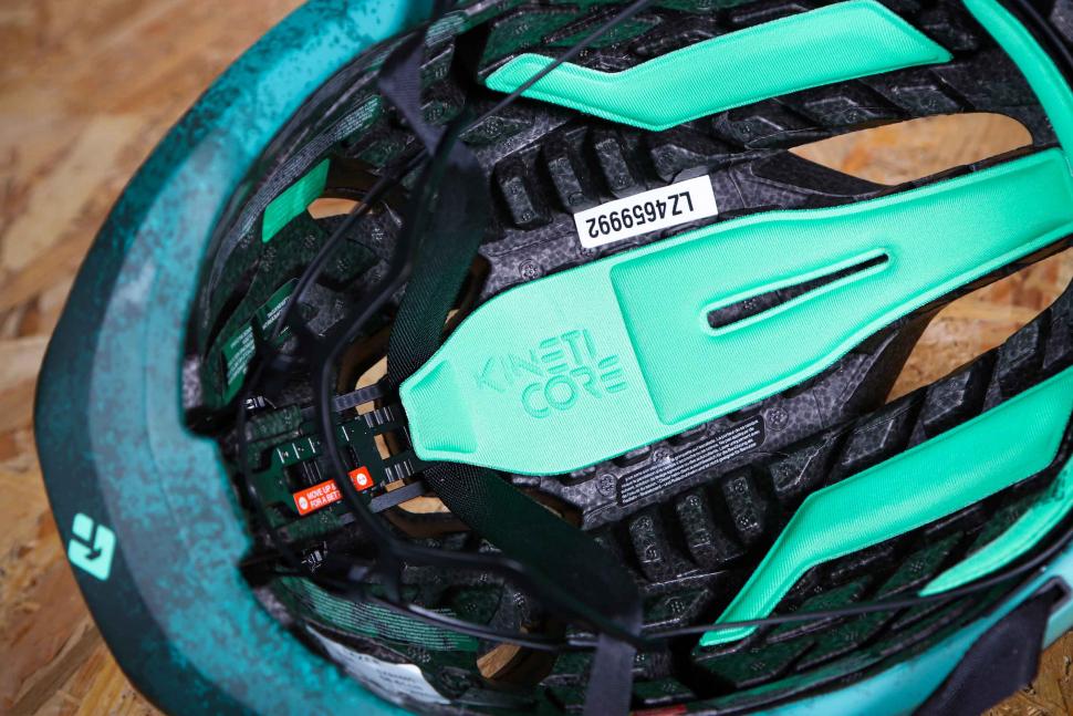2022 Lazer Vento KinetiCore helmet - inside 1.jpg