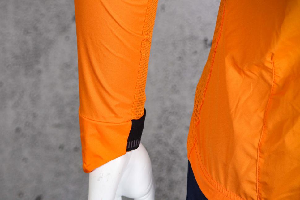 2022 Le Col Pro Wind Jacket - cuff.jpg