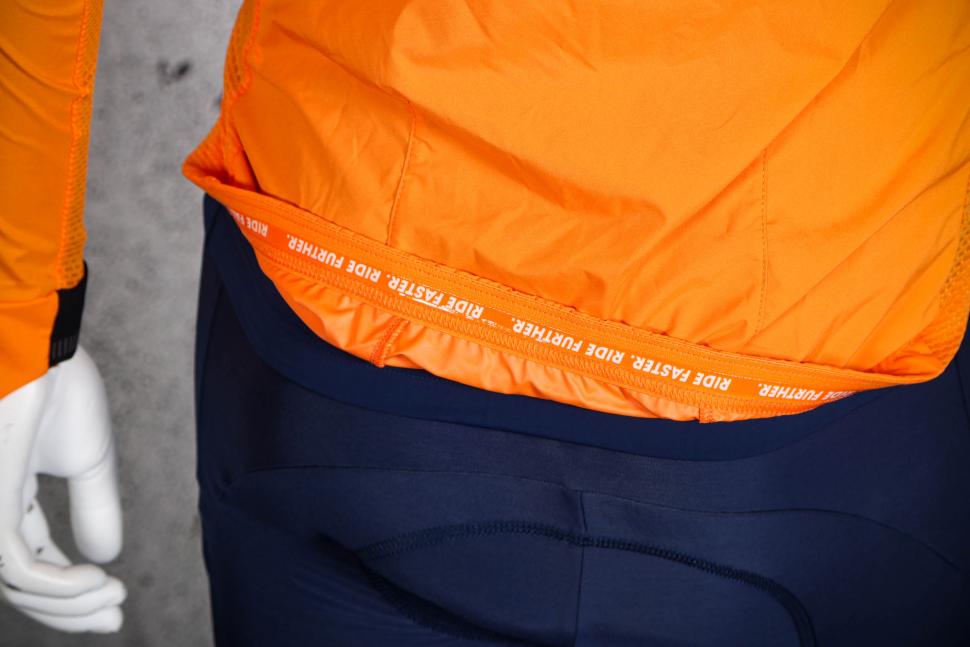2022 Le Col Pro Wind Jacket - gripper.jpg