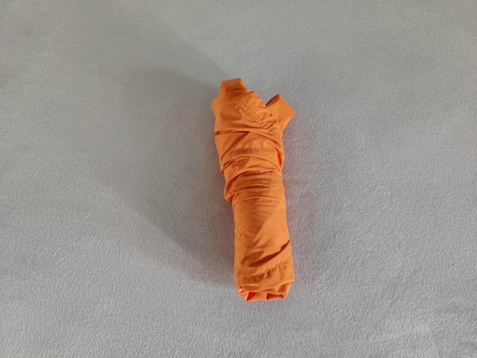 2022 Le Col Pro Wind Jacket rolled.jpg