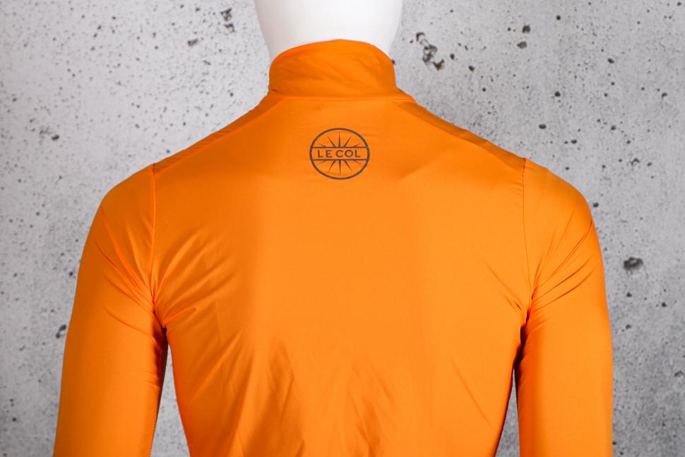 2022 Le Col Pro Wind Jacket - shoulders.jpg