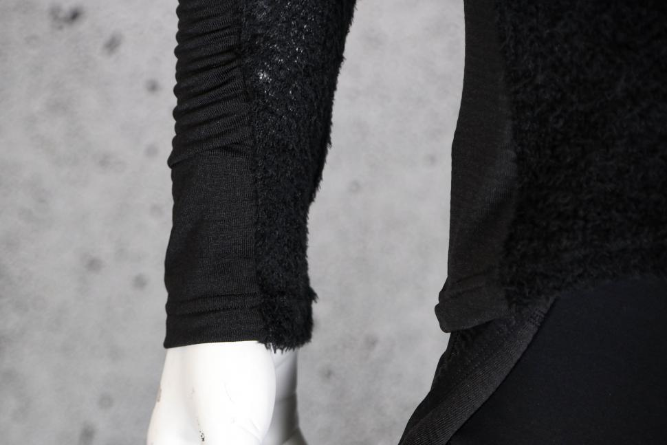 2022 Le Col Winter Long Sleeve Base Layer - cuff.jpg