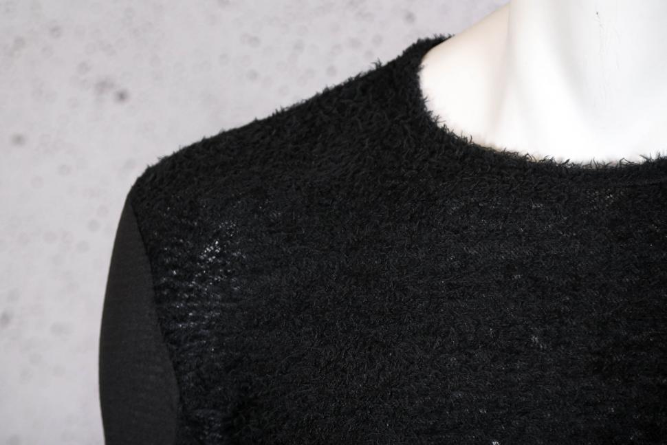 2022 Le Col Winter Long Sleeve Base Layer - shoulder.jpg