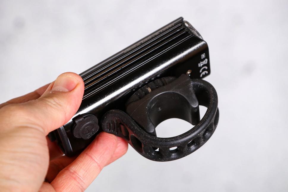 2022 Lezyne Mega Drive 1800i front light - mounting strap.jpg