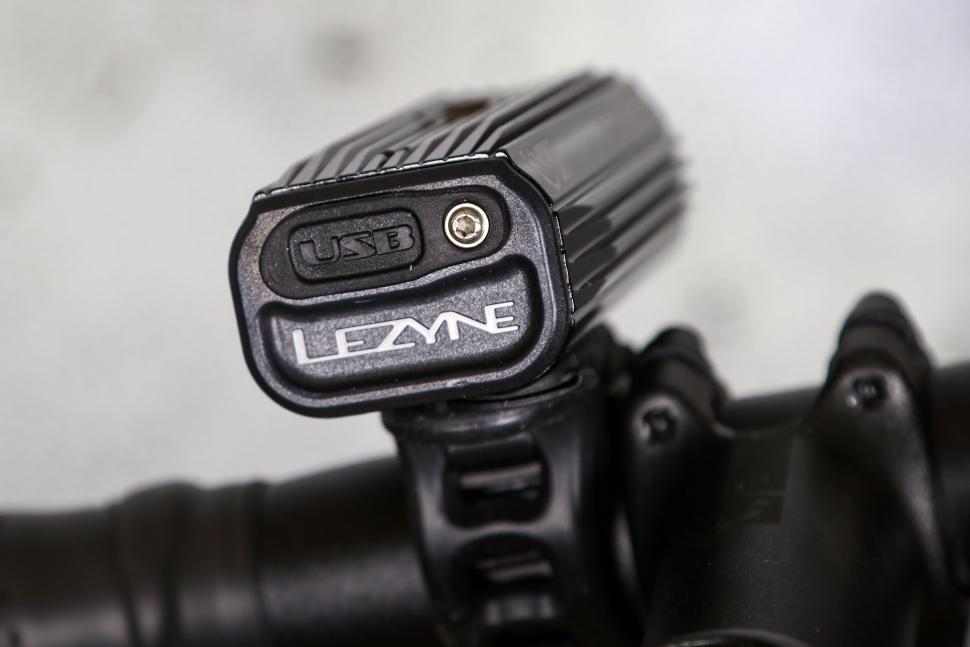 2022 Lezyne Mega Drive 1800i front light - rear.jpg