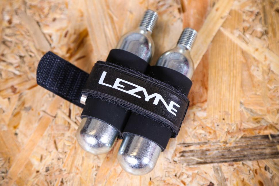 2022 Lezyne Twin Kit CO2 - cartridges.jpg