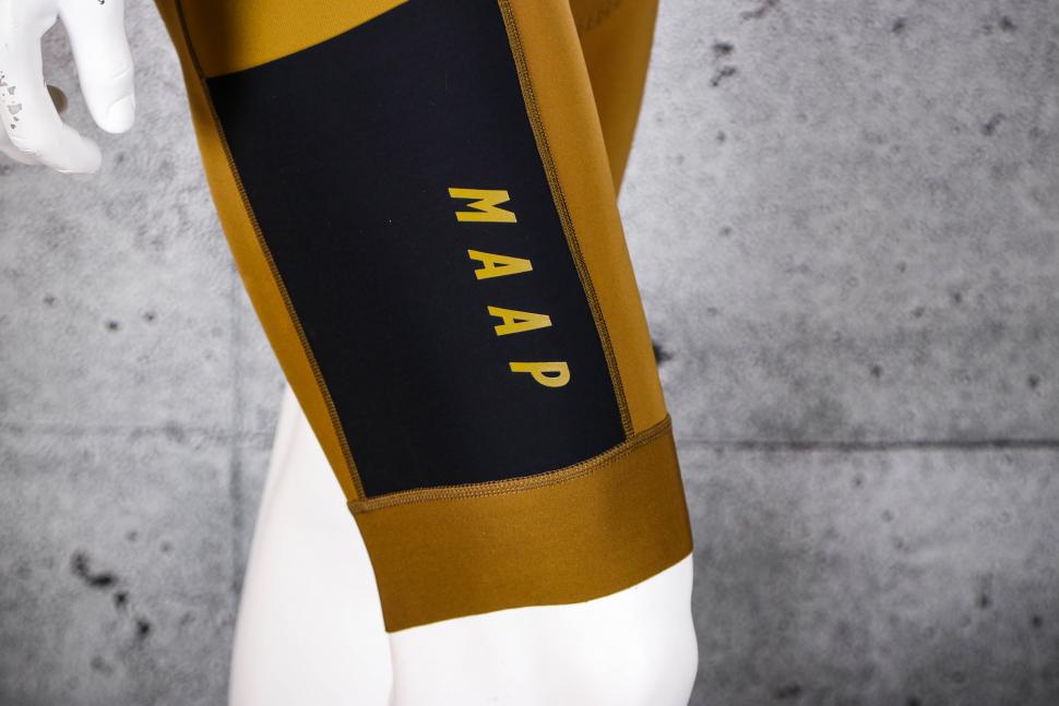 2022 MAAP Alt_Road Cargo Bib - leg detail.jpg