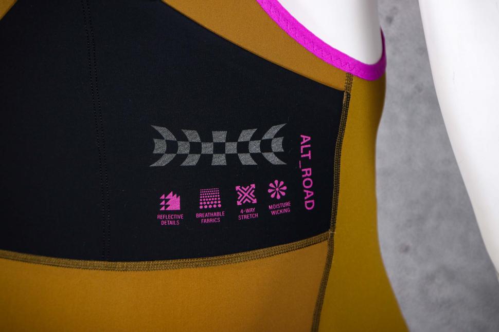 2022 MAAP Alt_Road Cargo Bib - pocket detail.jpg