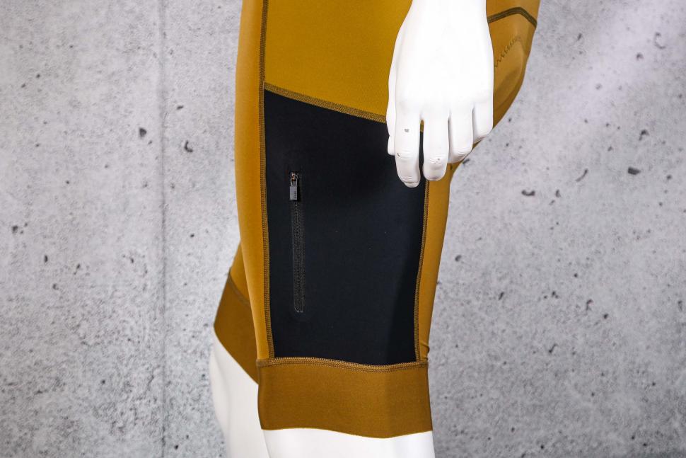 2022 MAAP Alt_Road Cargo Bib - zip pocket.jpg