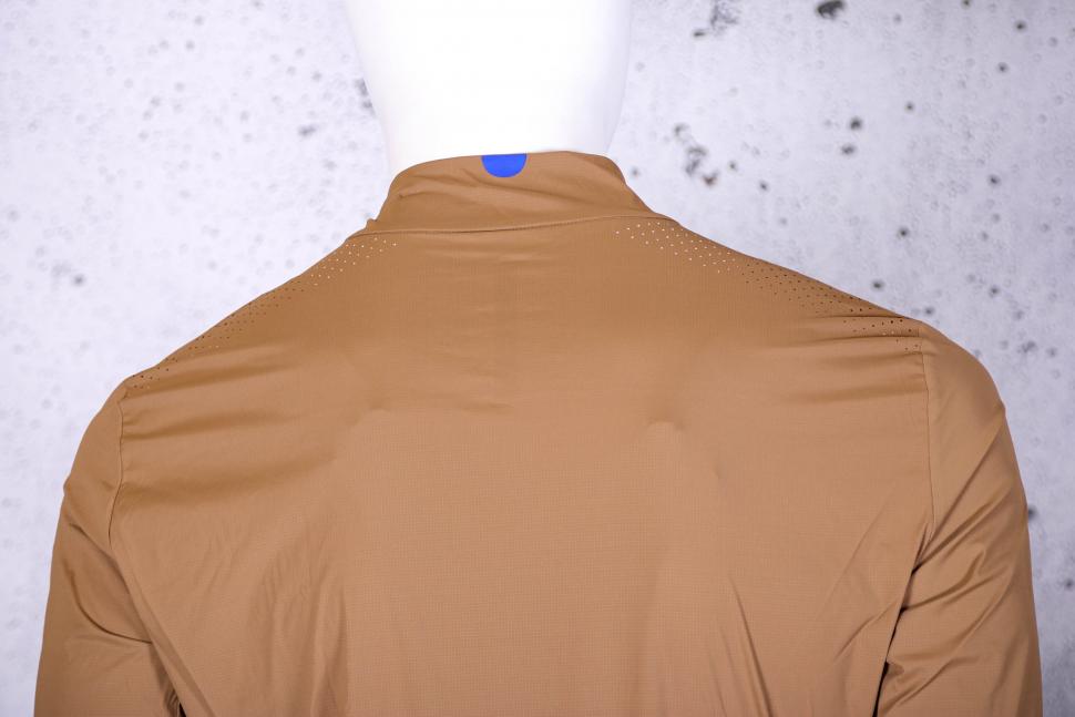2022 MAAP Draft Team Jacket - shoulders.jpg