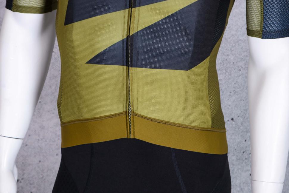 2022 MAAP Evolve Pro Air Jersey - hem.jpg