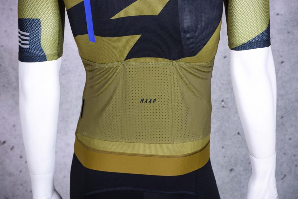 2022 MAAP Evolve Pro Air Jersey - pockets.jpg