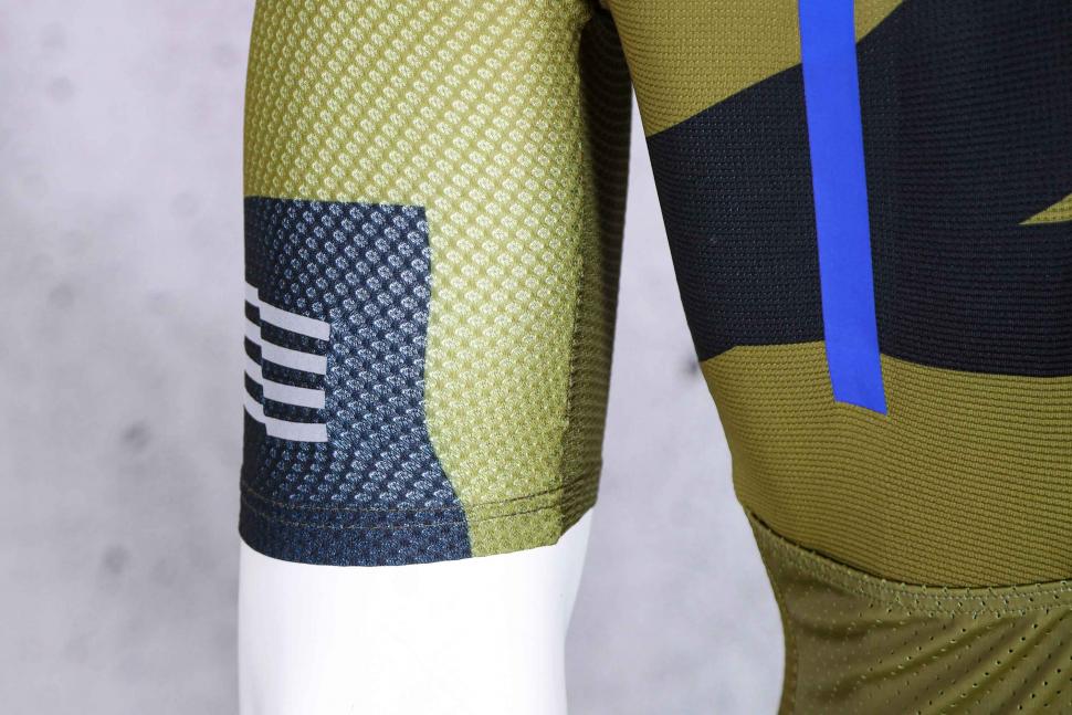 2022 MAAP Evolve Pro Air Jersey - sleeve.jpg