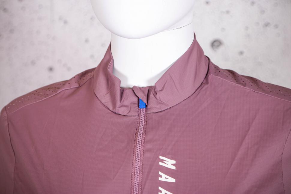 2022 MAAP Womens Draft Team Jacket - collar.jpg