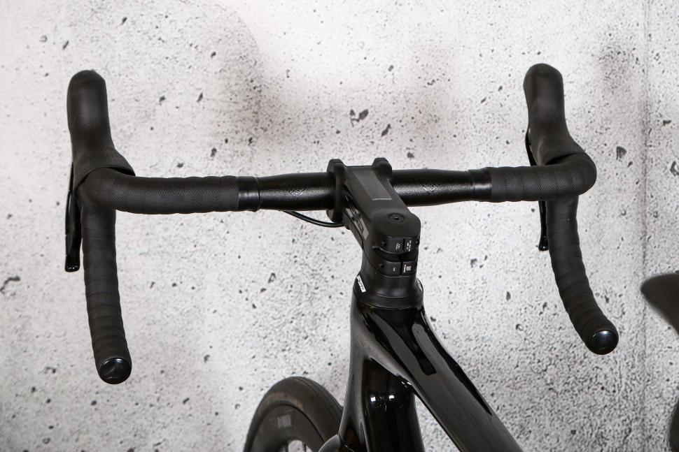 2022 Merida Scultura Limited - bars 3.jpg
