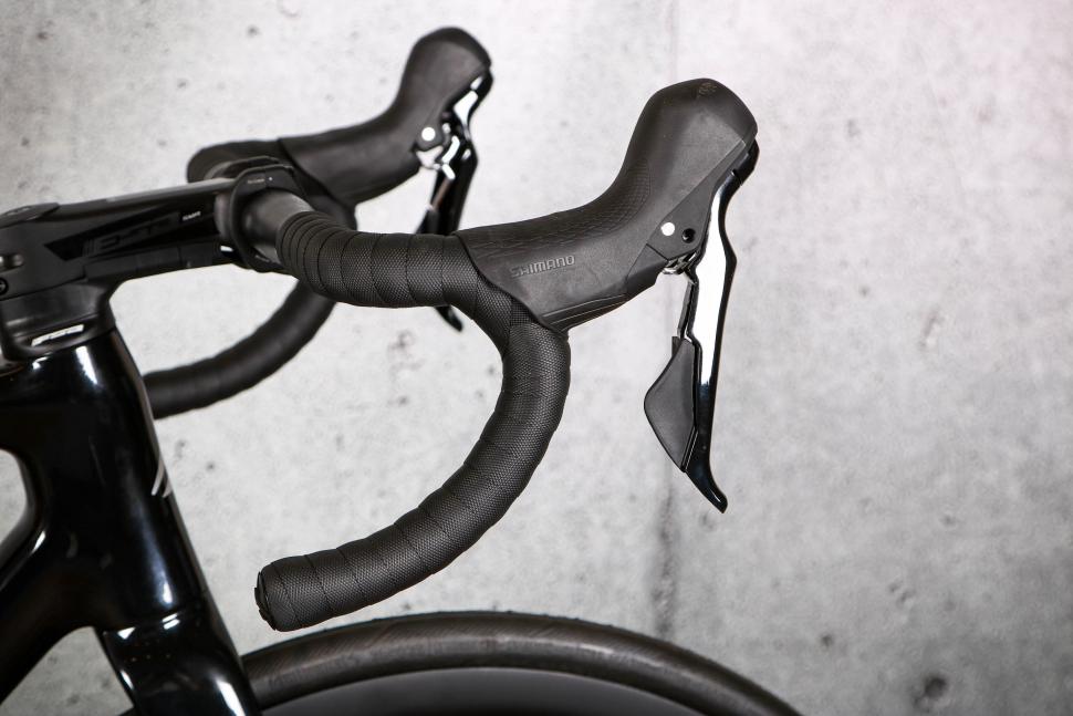 2022 Merida Scultura Limited - dropbar and lever.jpg