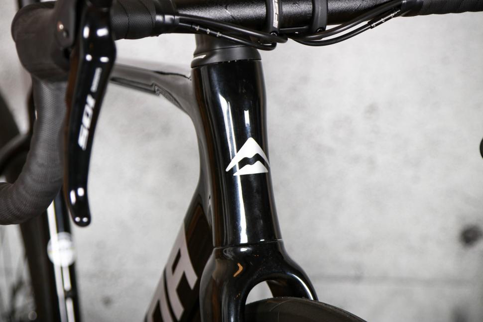 2022 Merida Scultura Limited - head tube badge.jpg