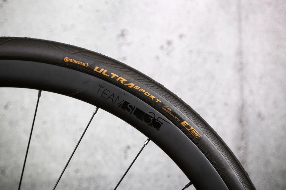 2022 Merida Scultura Limited - rim and tyre.jpg