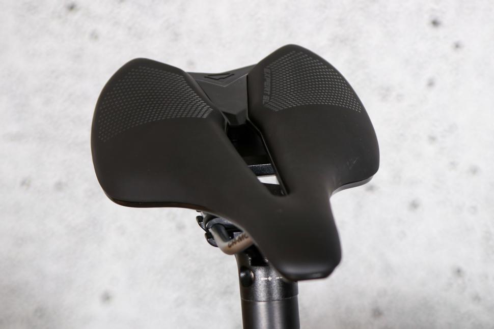 2022 Merida Scultura Limited - saddle 2.jpg