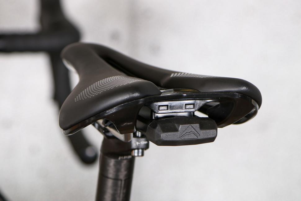 2022 Merida Scultura Limited - saddle 3.jpg