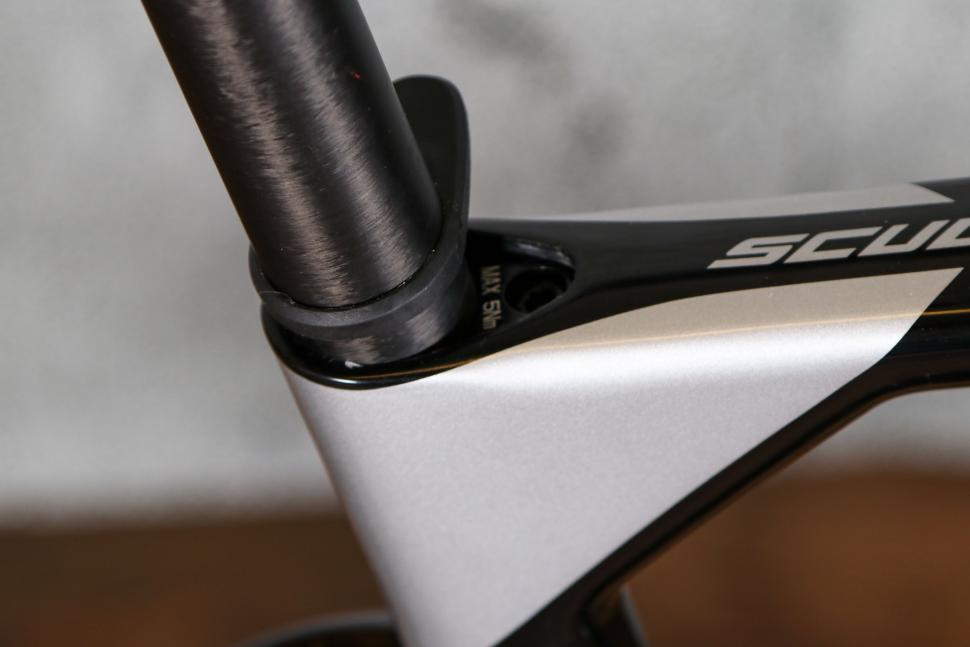 2022 Merida Scultura Limited - seat post bolt.jpg