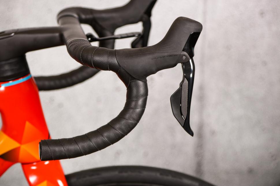 2022 Merida Scultura Team - drop bar and lever.jpg