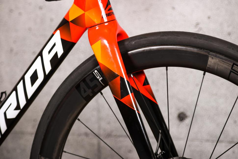 2022 Merida Scultura Team - fork detail.jpg