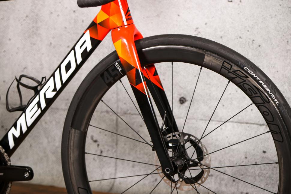 2022 Merida Scultura Team - fork.jpg