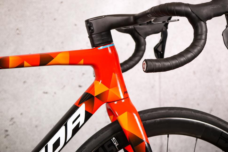 2022 Merida Scultura Team - head tube junction.jpg