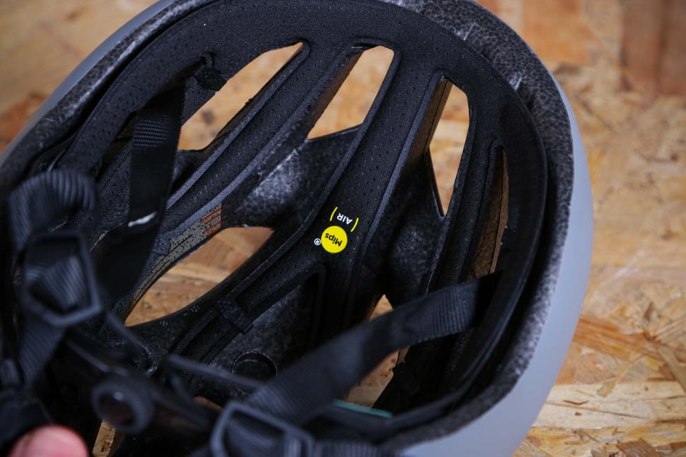 2022 Met Trenta 3K Carbon Mips - inside.jpg