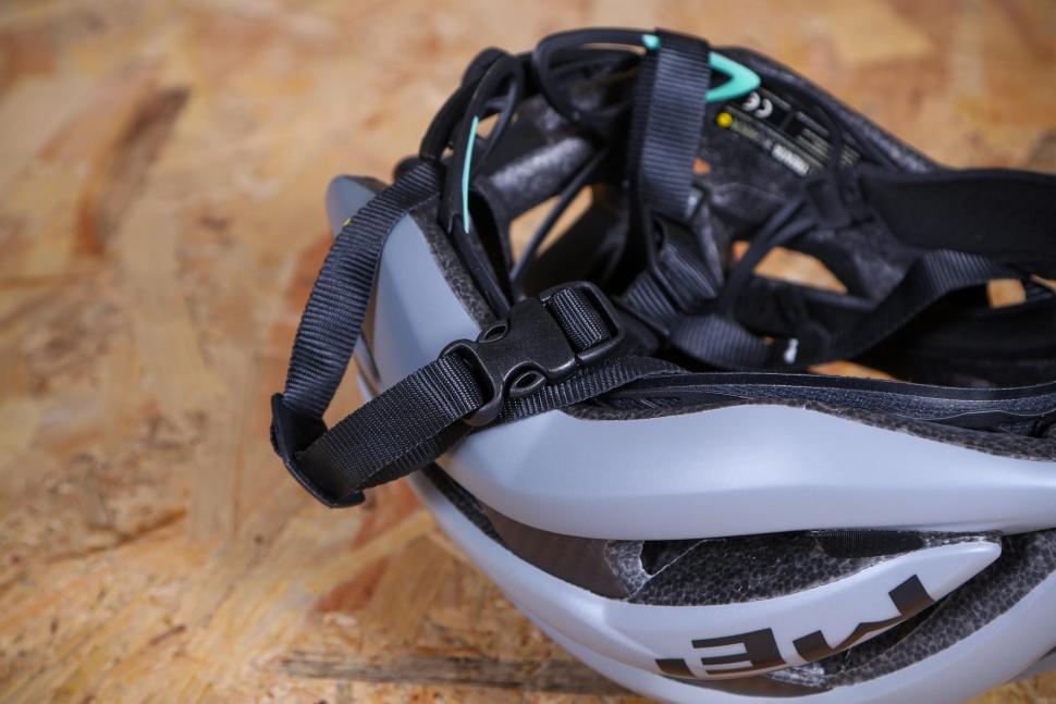 2022 Met Trenta 3K Carbon Mips - strap.jpg