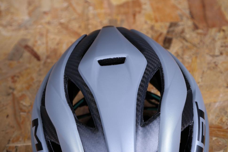 2022 Met Trenta 3K Carbon Mips - top vent.jpg