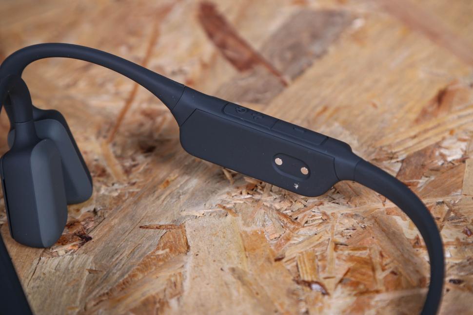 2022 Mojawa MOJO1 Wireless bone conduction headphones - charging port.jpg
