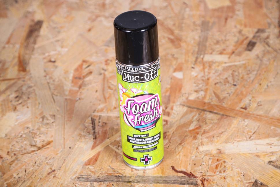 2022 Muc-Off Premium Bike Shoe Care Kit - Foam Fresh.jpg